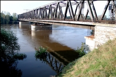 Eisenbahnbrücke - Hochwasser