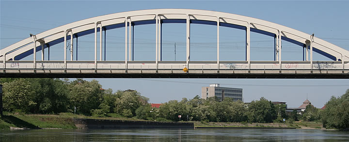 Elbe-km 108,5 - Riesa Eisenbahnbrücke (2007)