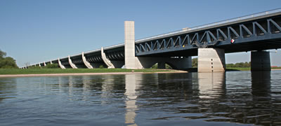 Elbe km 340 - Trogbrücke